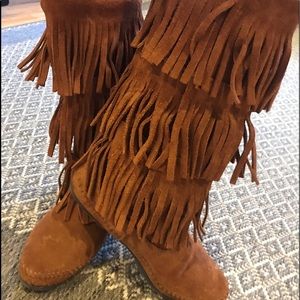 Minnetonka Fringe Moccasin Boots